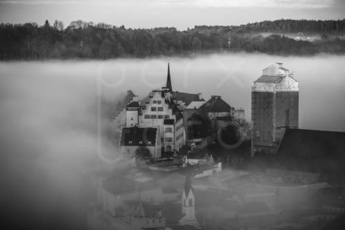 Wasserburg im Nebel, S/W