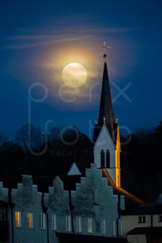 Kirche und Vollmond II