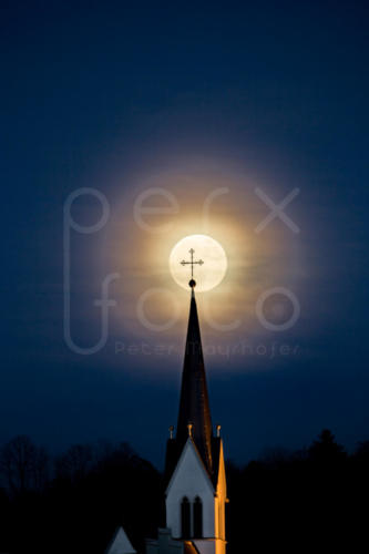 Kirche und Vollmond I